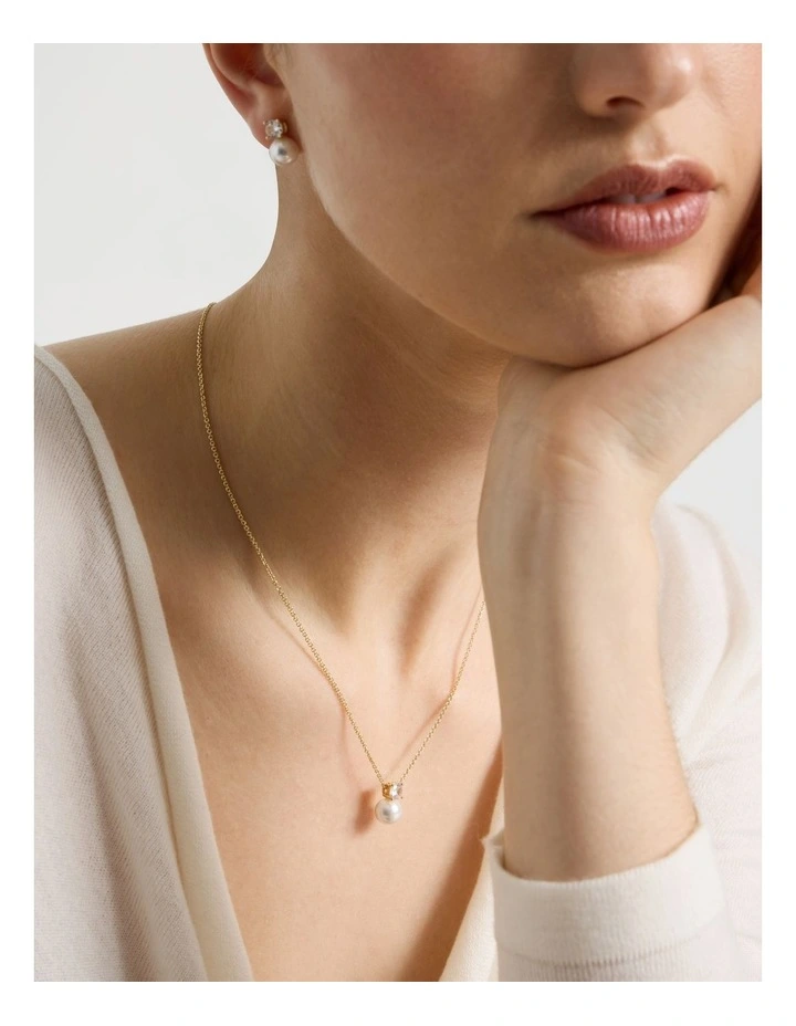 Pearl and Diamante Necklace image 4