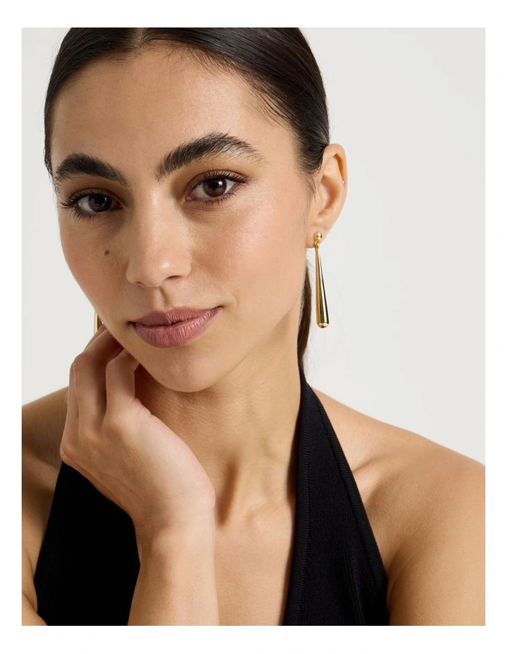 Metal Tear Drop Earring in Gold image 2