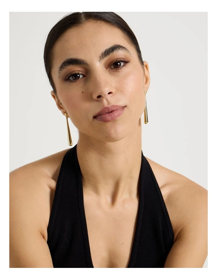 Metal Tear Drop Earring in Gold image 4