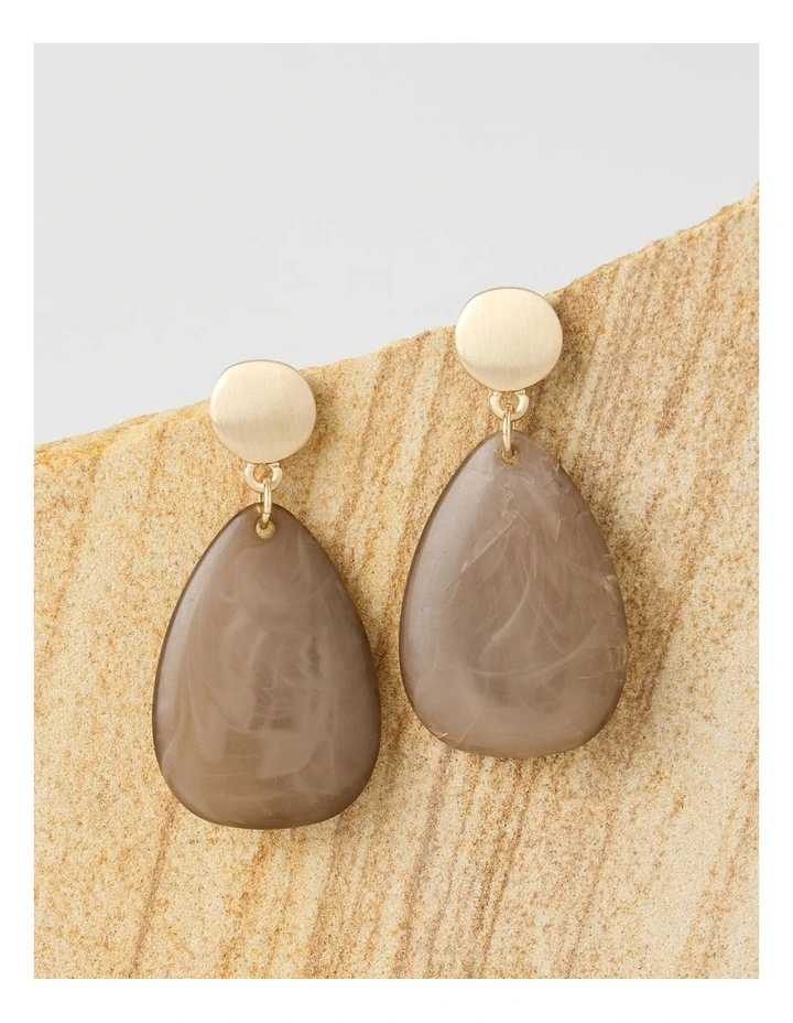 Smooth Resin Drop Earrings in Tannin image 3