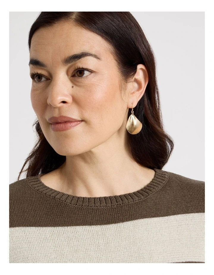 Wave Teardrop Hook Earring in Gold image 2