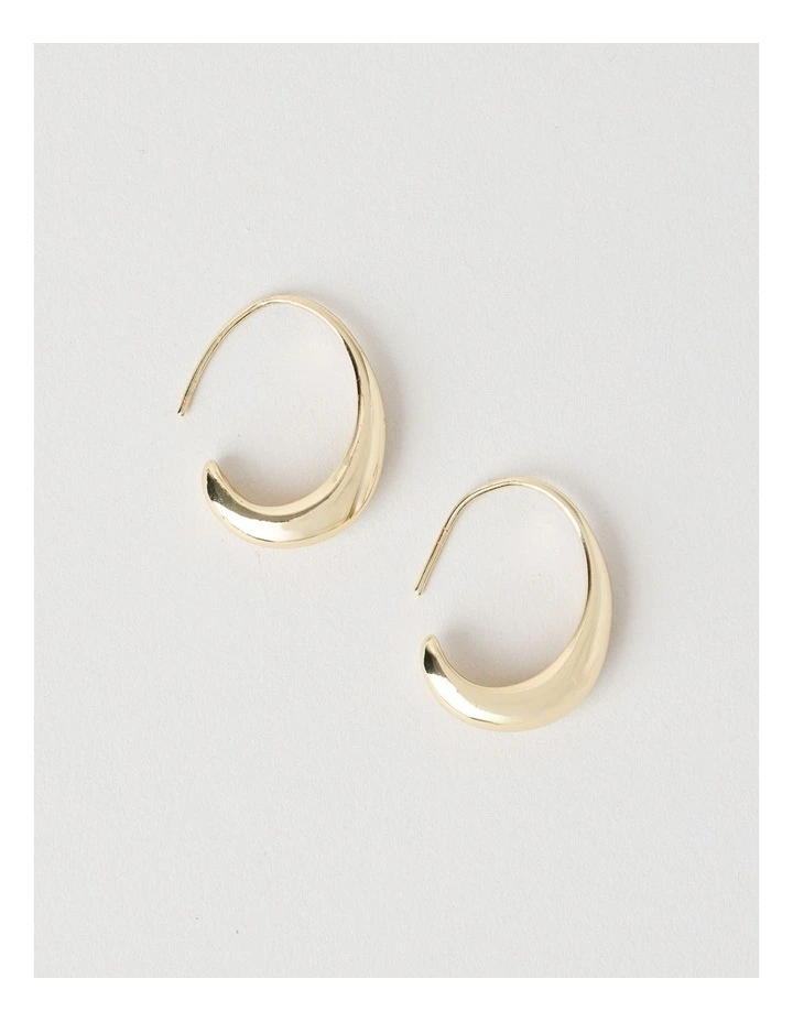 Smooth Curved Hoop Earrings in Gold image 2