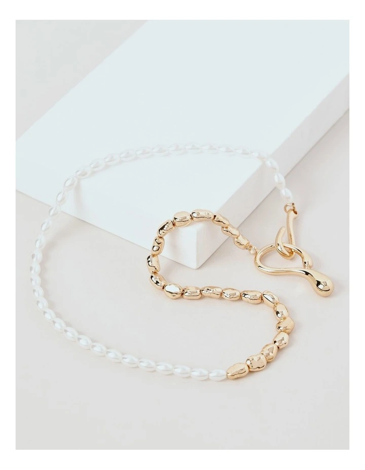 Pearl Metal Pendant Drop Necklace in Gold image 3