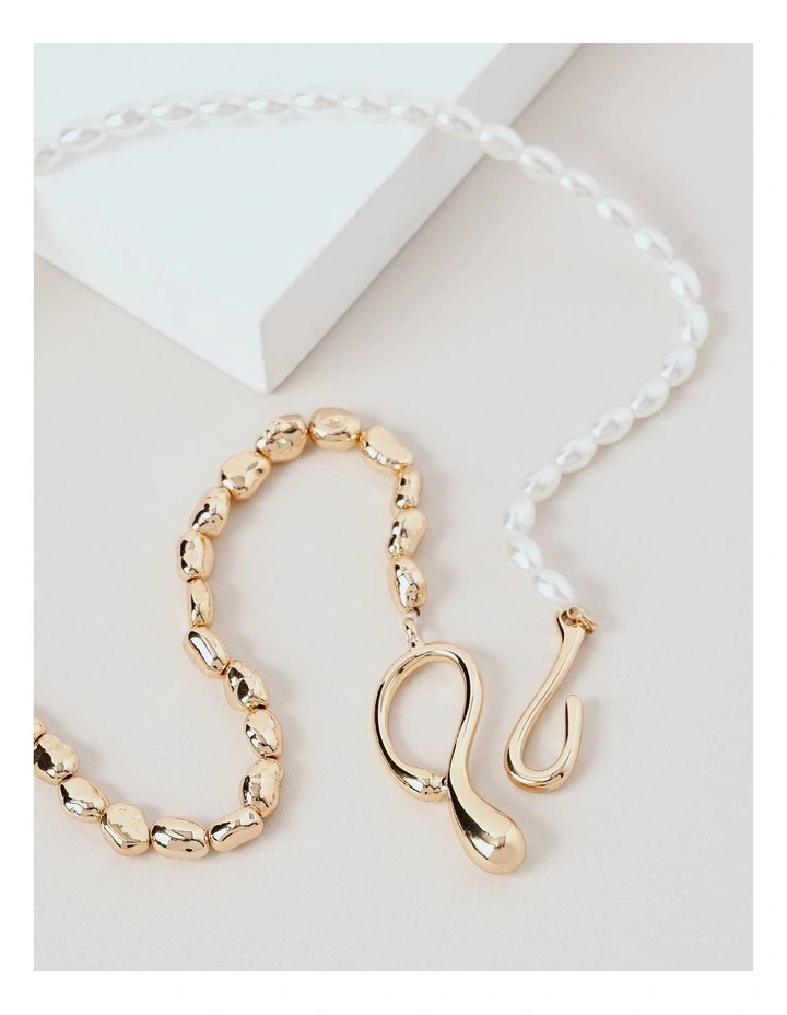 Pearl Metal Pendant Drop Necklace in Gold image 5