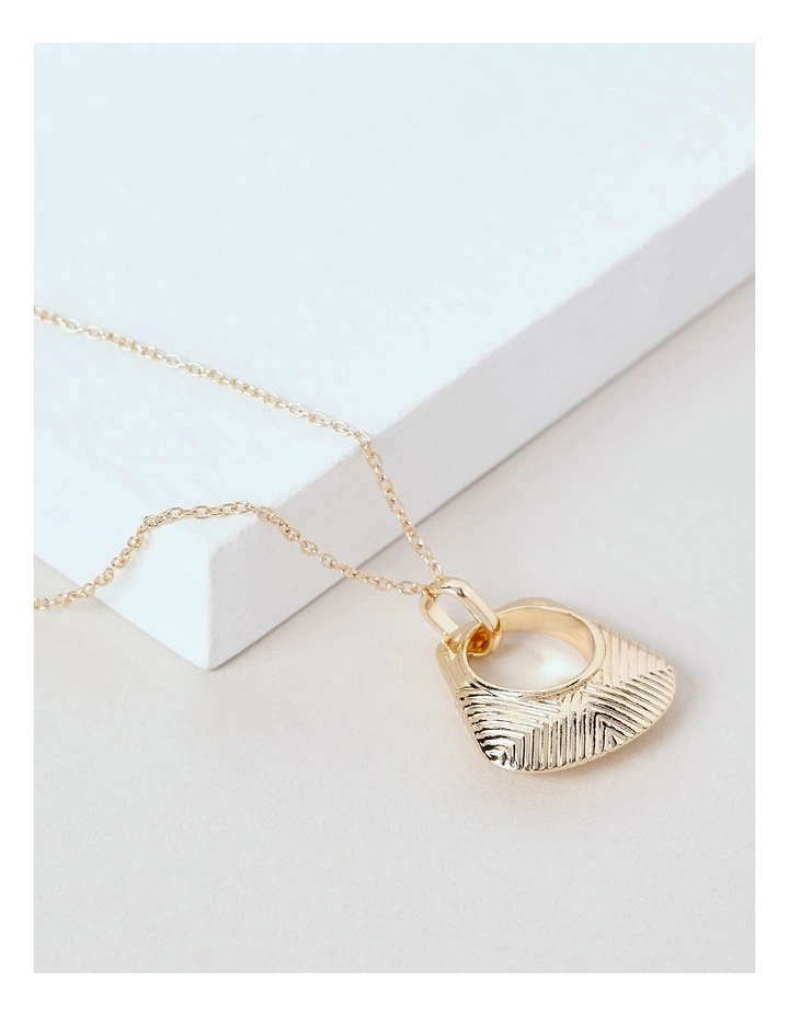 Basketweave Pendant Necklace in Gold image 3