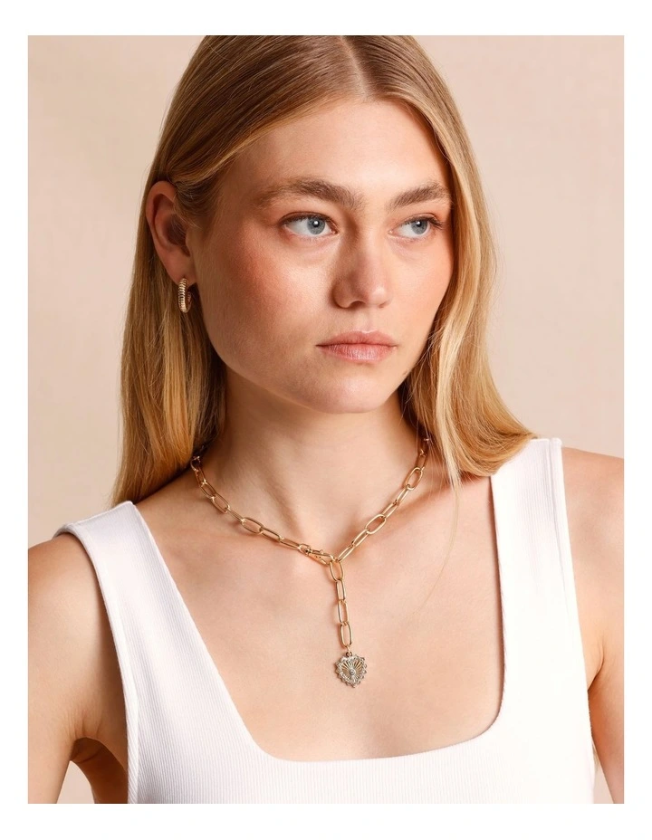 Heart Chain Necklace in Gold image 2