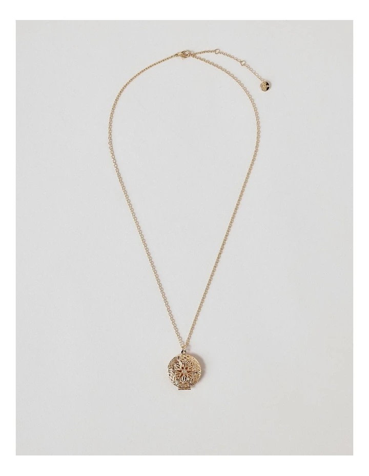 Filigree Pendant Necklace in Gold image 1