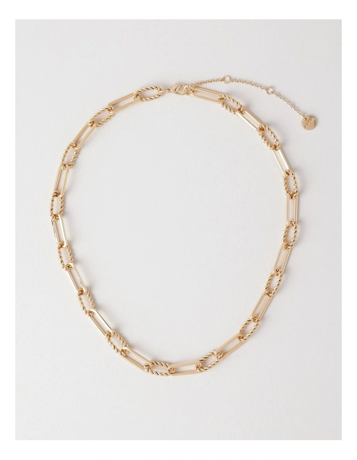 Chain Link Necklace in Gold image 1