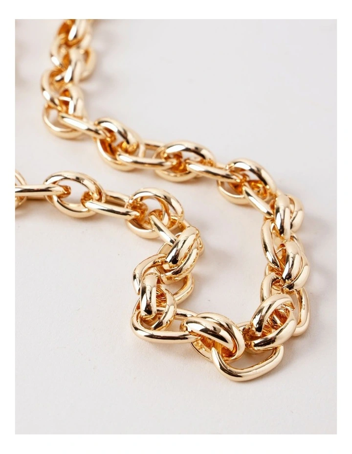 Circle Feature Necklace in Gold image 3