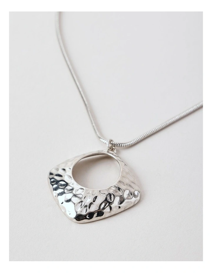 Cut Out Pendant Necklace in Silver image 3