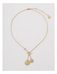 Leo Pendant Necklace in Gold