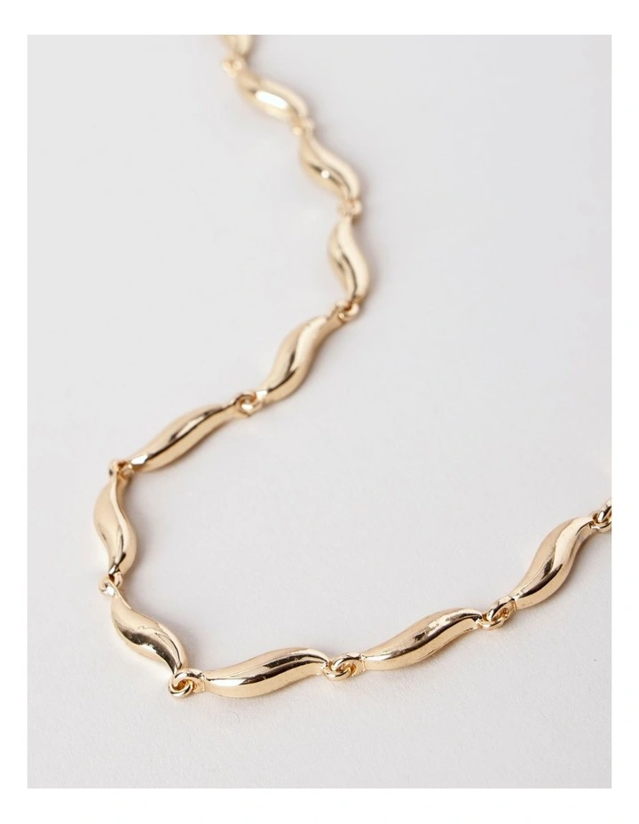 Wavy Necklace in Gold image 3