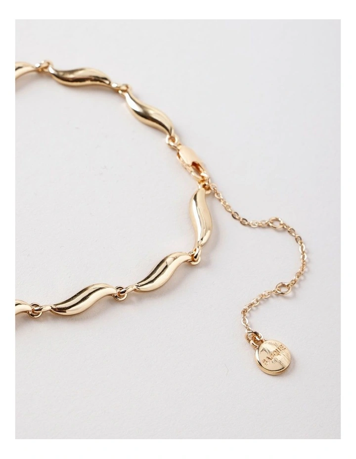 Wavy Necklace in Gold image 5