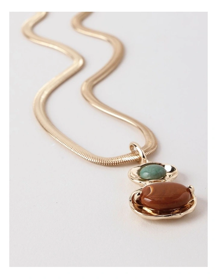Stone Pendant Necklace in Gold image 3