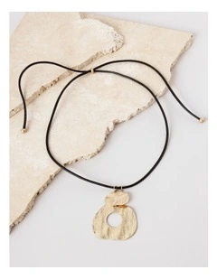 Open Circle Disc Pendant Necklace in Gold