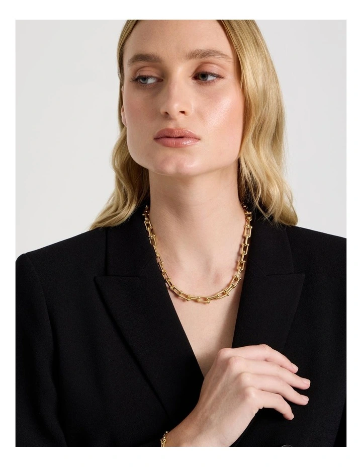 Chain Necklace in Gold image 2