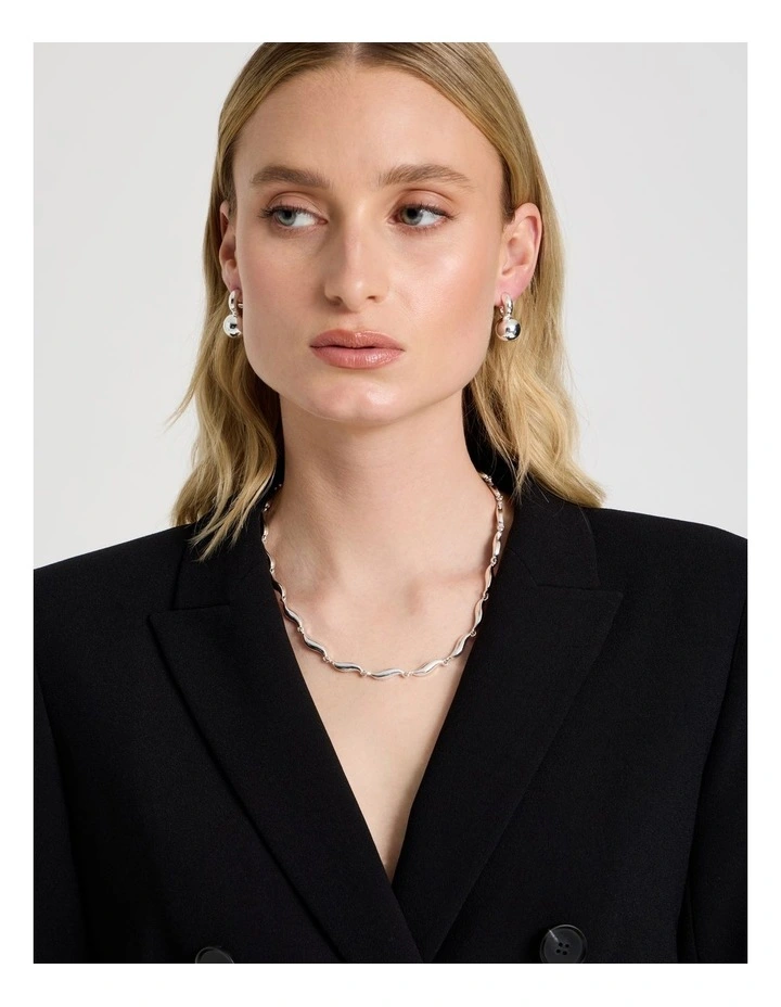 Wavy Necklace in Silver image 2