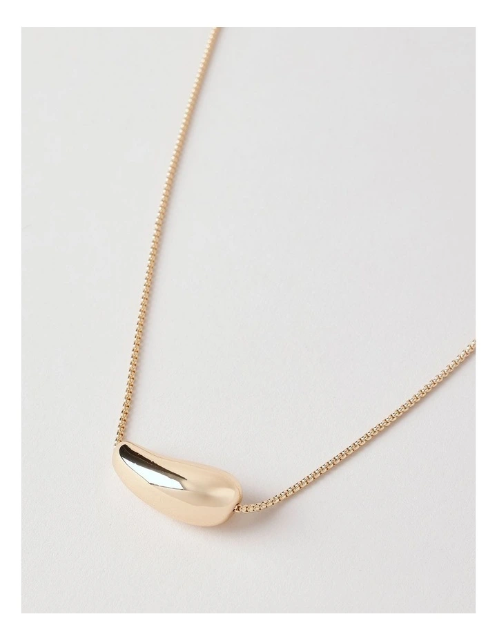 Drop Pendant in Gold image 3