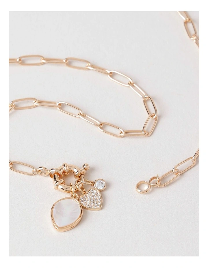 Flower Pendant Chain in Gold image 2