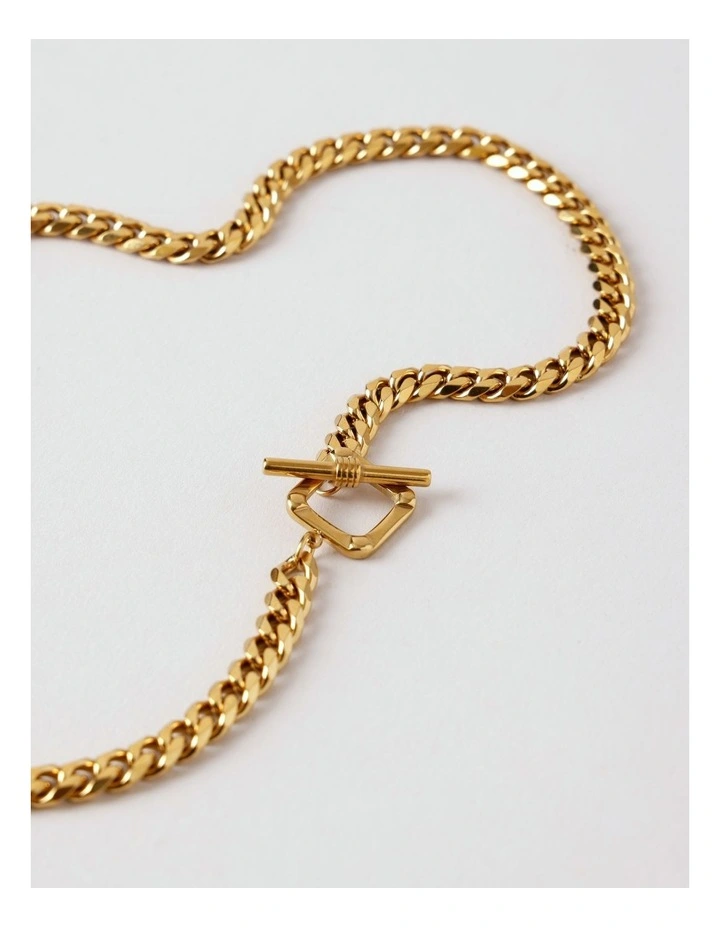 Curb Chain Necklace in Gold image 2