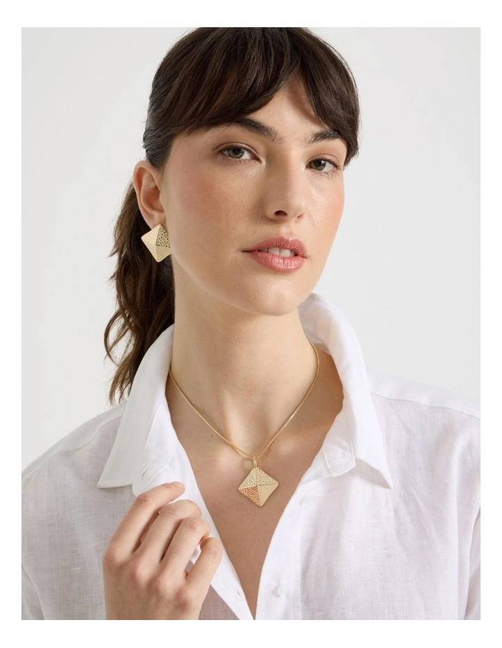 Hammered Pyramid Pendant Necklace in Gold image 2