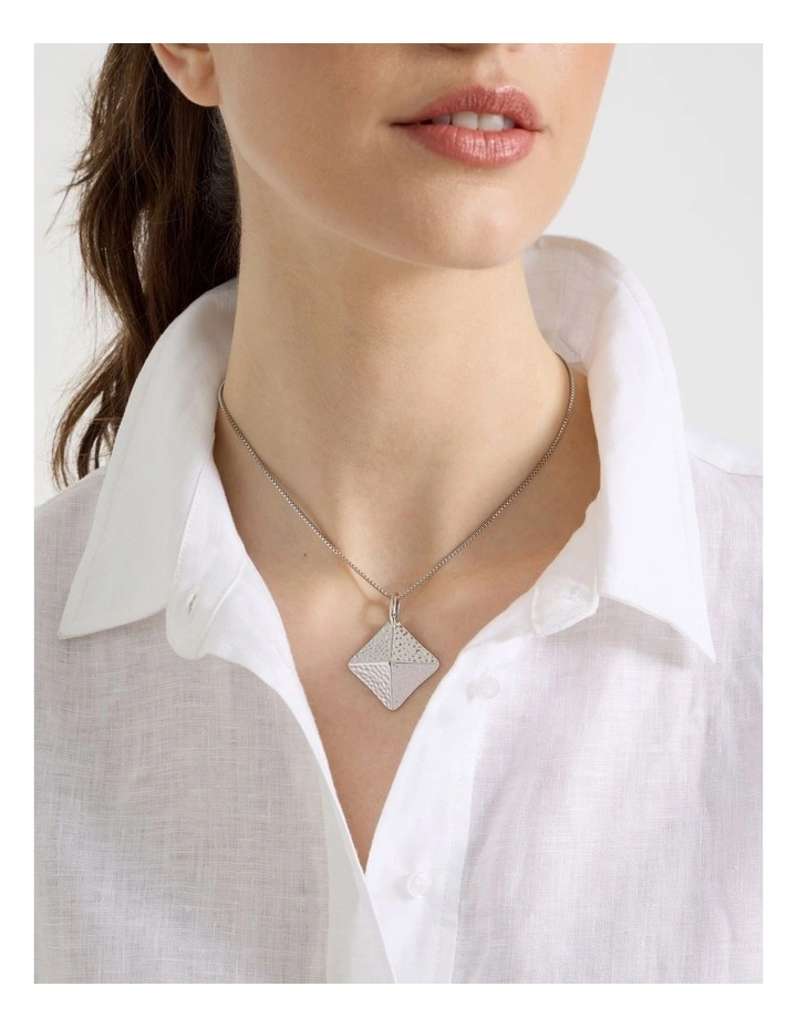 Hammered Pyramid Pendant Necklace in Silver image 4