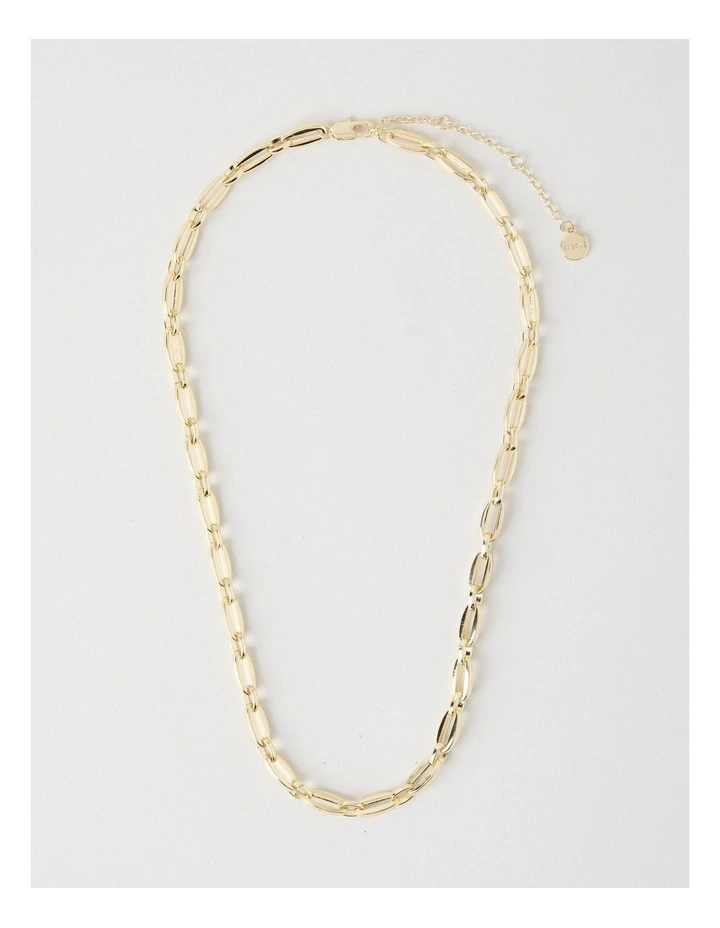 Oval Chain Link Necklace in Gold image 1