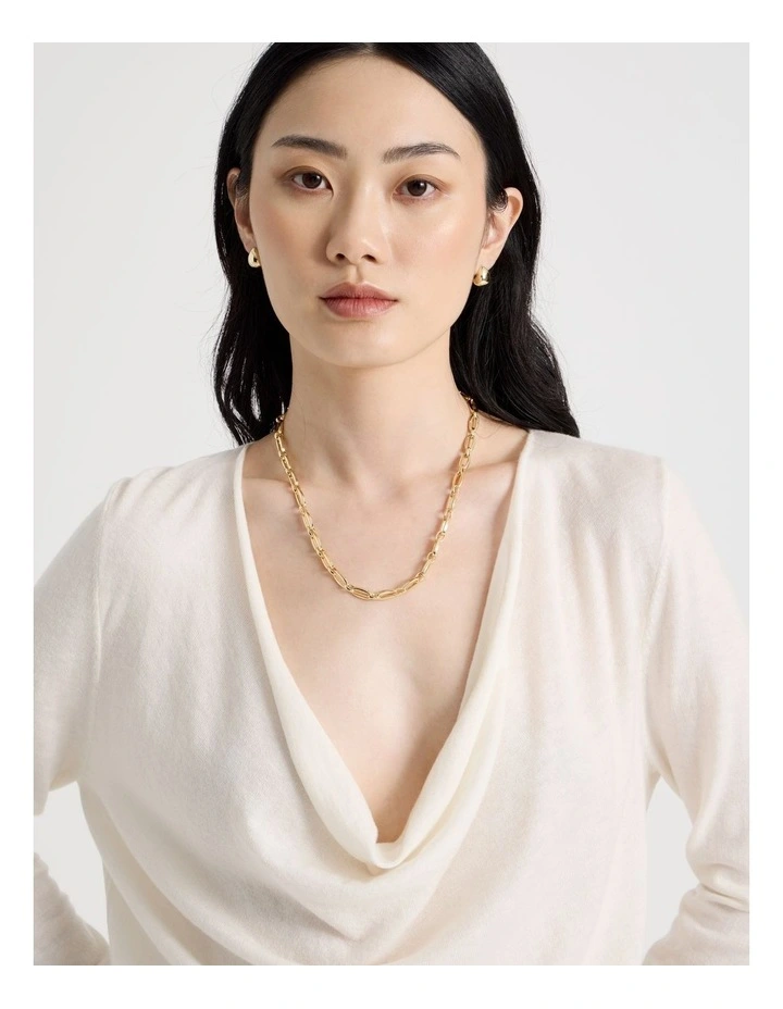 Oval Chain Link Necklace in Gold image 2