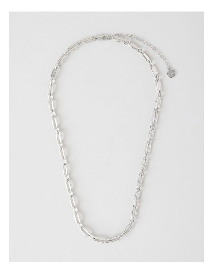 Oval Chain Link Necklace in Silver image 1