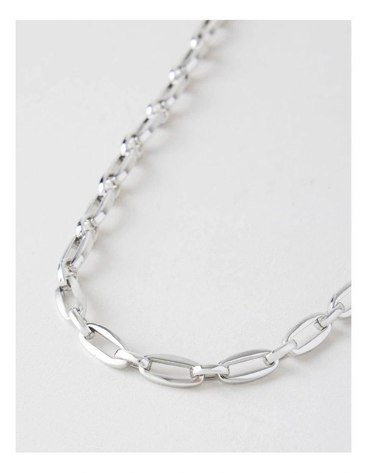 Oval Chain Link Necklace in Silver image 3