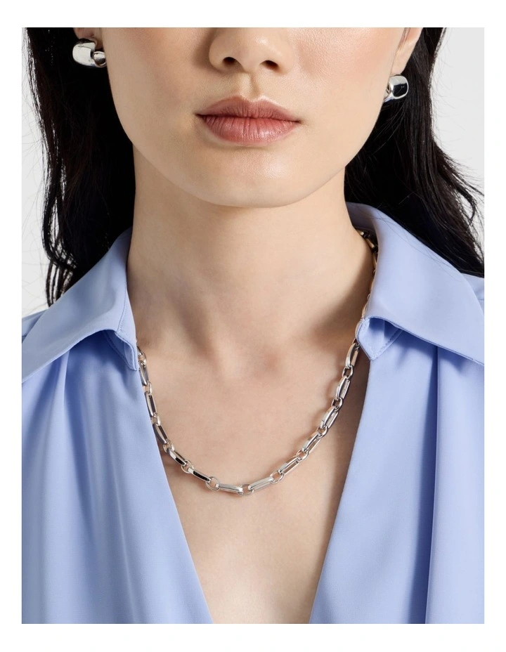 Oval Chain Link Necklace in Silver image 4