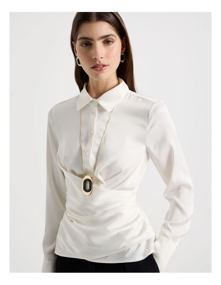 Black and Gold Cut Out Pendant Necklace image 4