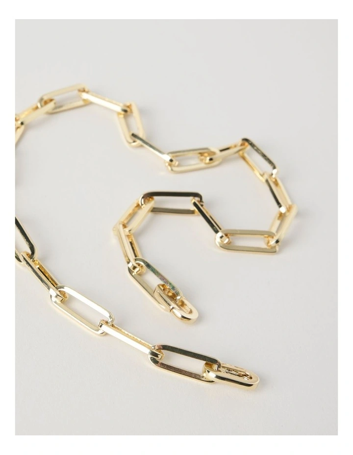 Chain Lariat Necklace in Gold image 2