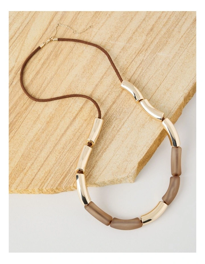 Frosted Curved Bead Necklace in Tannin image 5