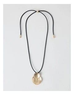 Beaten Circles Pendant Necklace in Gold