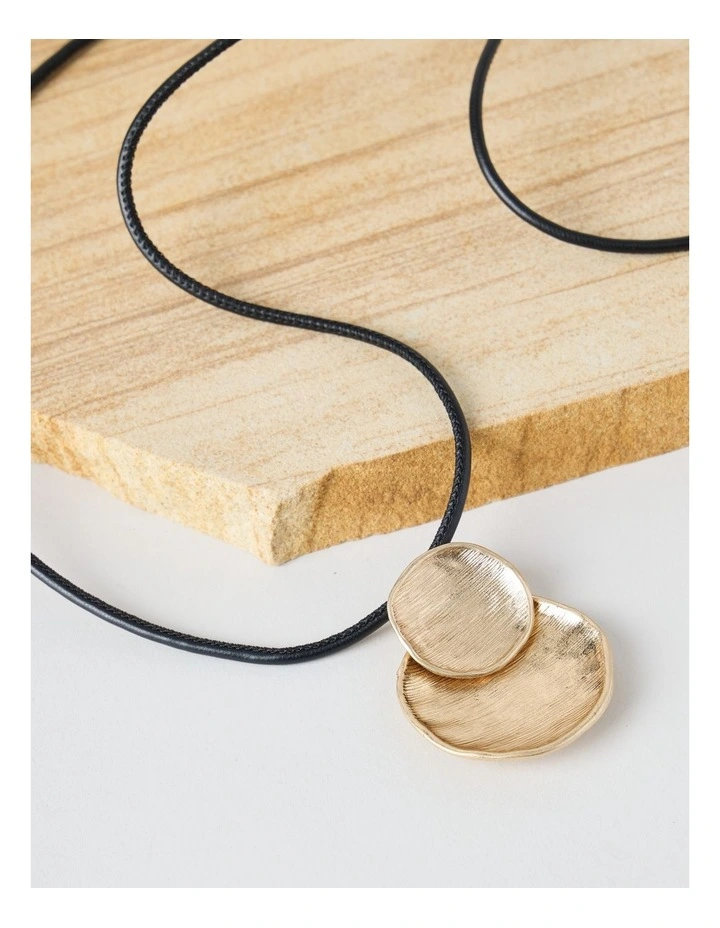 Beaten Circles Pendant Necklace in Gold image 5