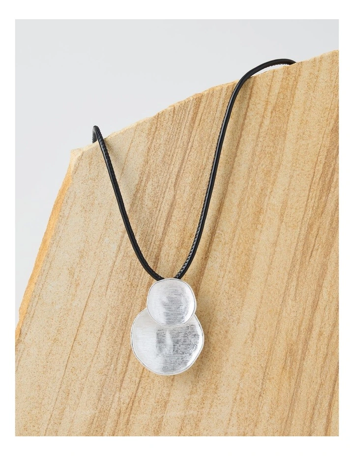 Beaten Circles Pendant Necklace in Silver image 3