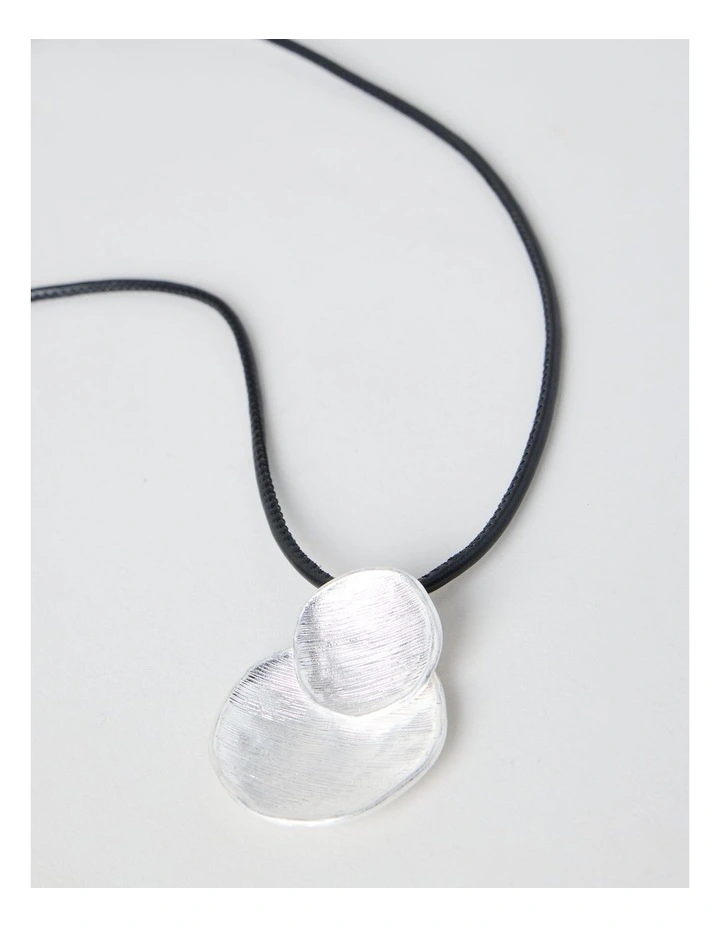 Beaten Circles Pendant Necklace in Silver image 5