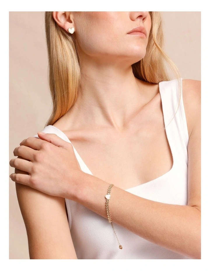 Heart Bracelet in Gold image 4