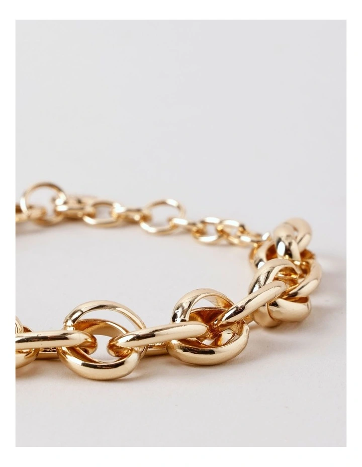 Circle Feature Bracelet in Gold image 3
