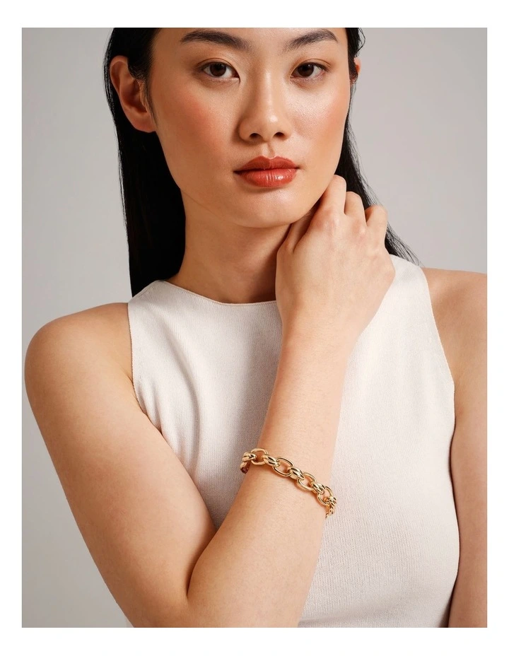 Circle Feature Bracelet in Gold image 4