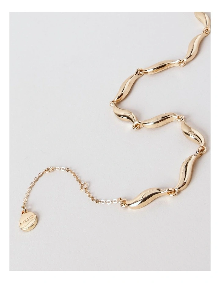 Wavy Bracelet in Gold image 3