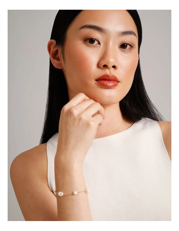 Pearl Station Bracelet in Gold image 4