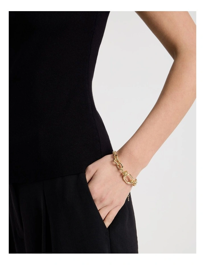 Chain Bracelet in Gold image 4