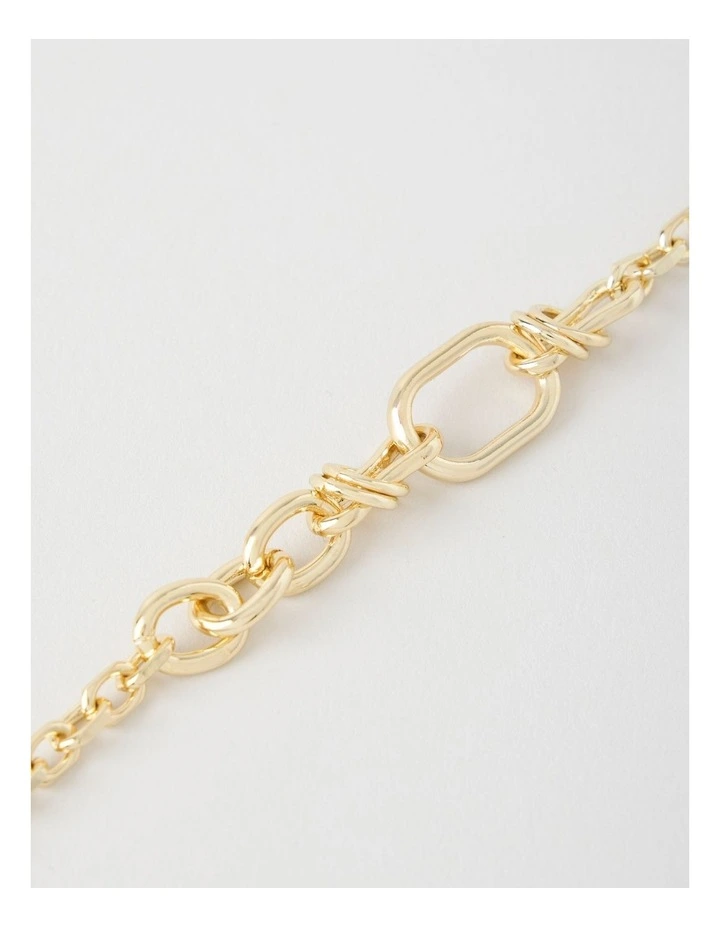 Chain Bracelet in Gold image 5