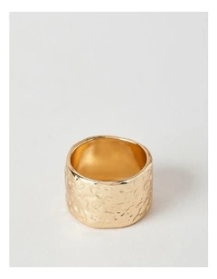 Beaten Ring in Gold