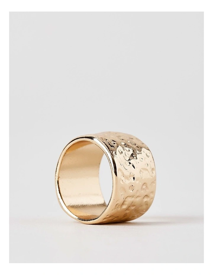 Beaten Ring in Gold image 2