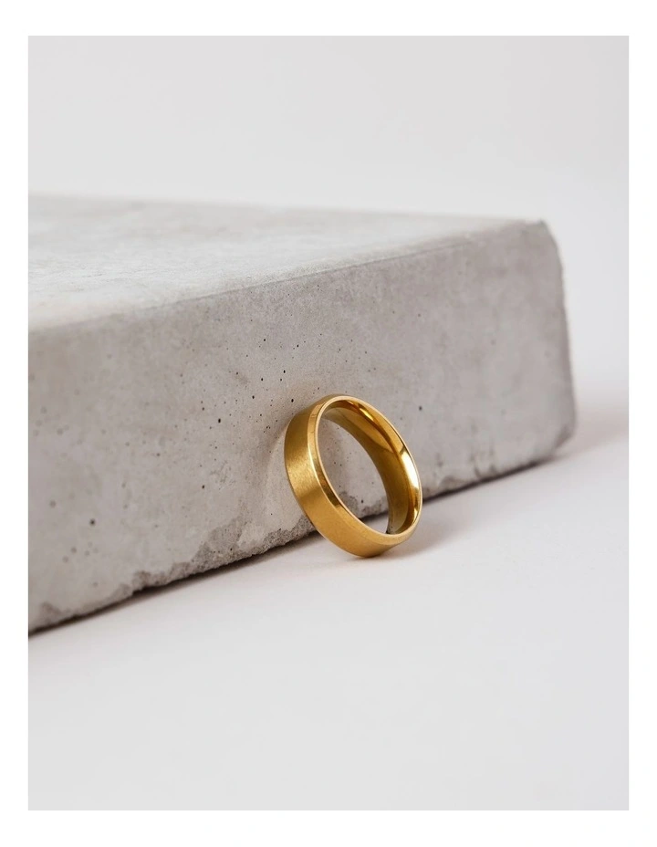 Brushed Ring in Gold image 6
