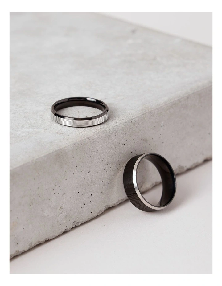 Dual Tone 2PK Ring Set in Black/Silver image 3