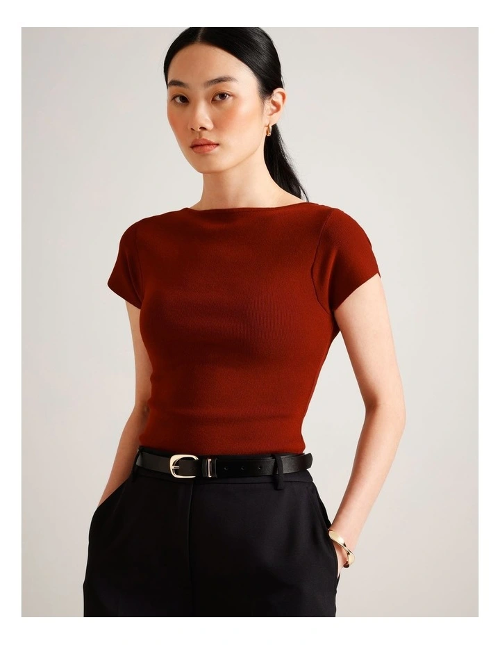 Curve Detail Buckle Belt in Black image 2